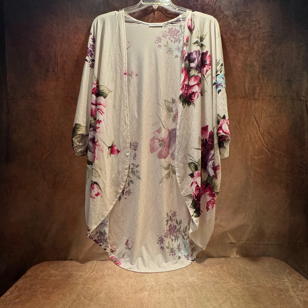 Pink and white floral cover up‎ blouse brand Chicsoul.com NWOT